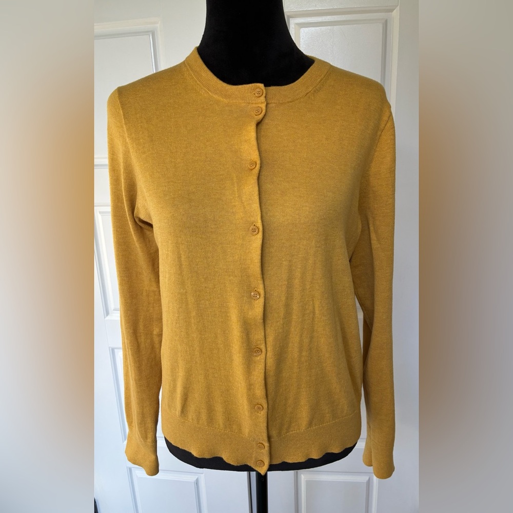 J.Crew button down cozy, & comfortable sweater size med great for layering c20